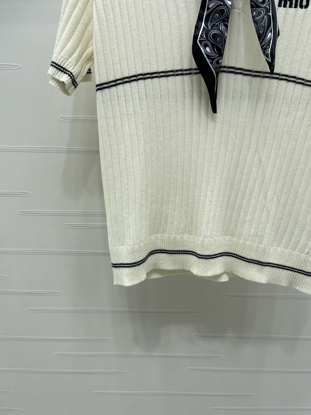 Women's short sleeves